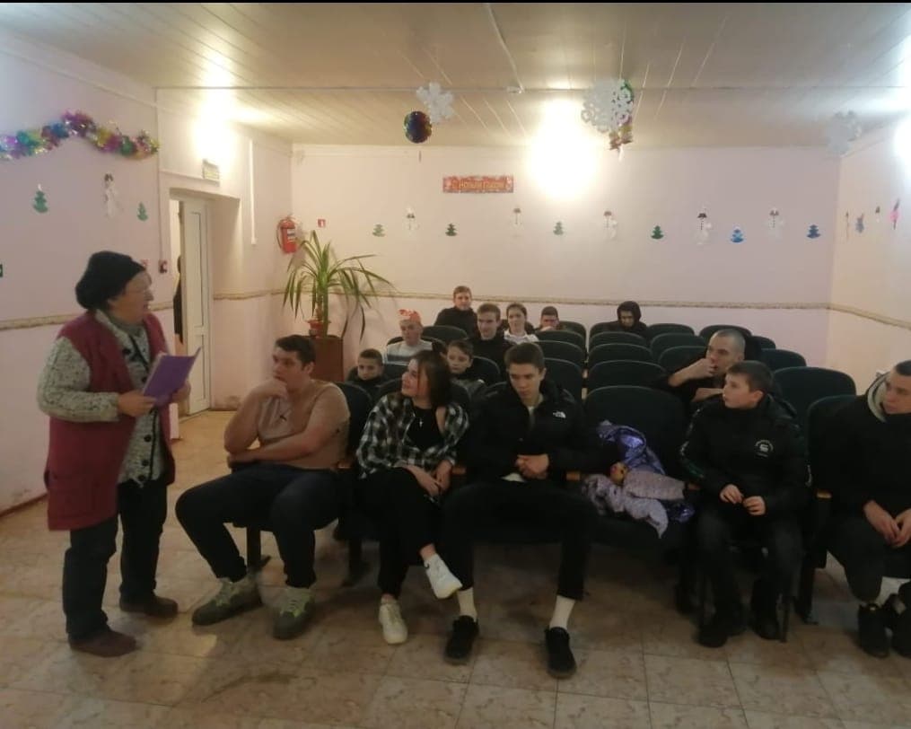 "Не обсуждая Родины приказ"